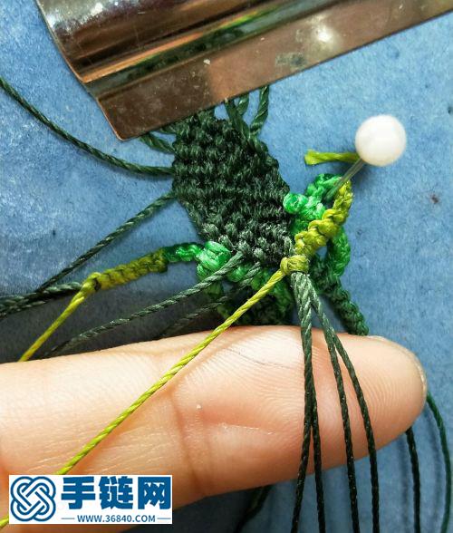 一個比較隨性的南紅花花手鏈
