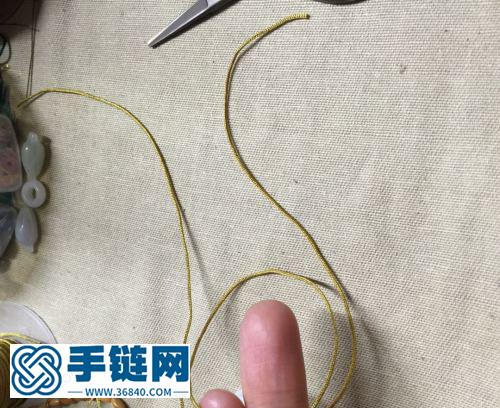 溫婉儒雅的一款和田玉掛繩