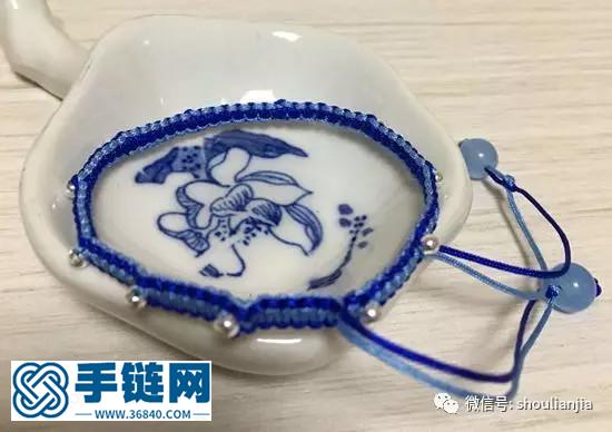 中國結(jié)種類很多，今天給大家分享一款平結(jié)手鏈。