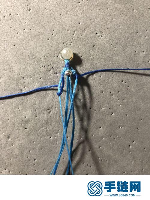 中國結扁蠟玉髓珠耳墜的編制方法