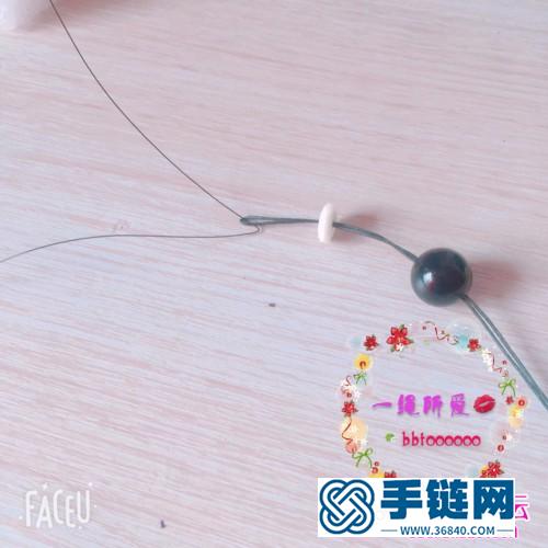 繩和珠子做線頭可愛小人掛件的編制教程