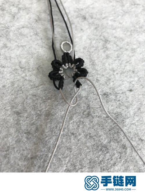 中國結清新玉線拼色小花小葉頸鏈的詳細編制方法