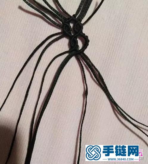 扁蠟鏤空盤花手鏈的詳細編制教程