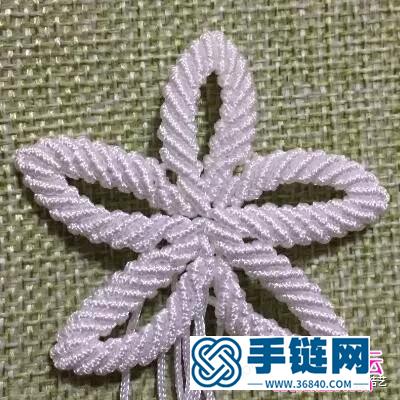 中國結飾品生如夏花胸針的編制教程
