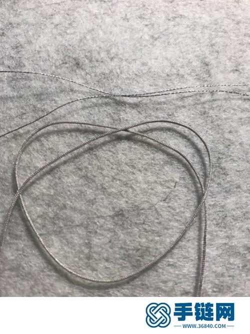 中國結清新玉線拼色小花小葉頸鏈的詳細編制方法