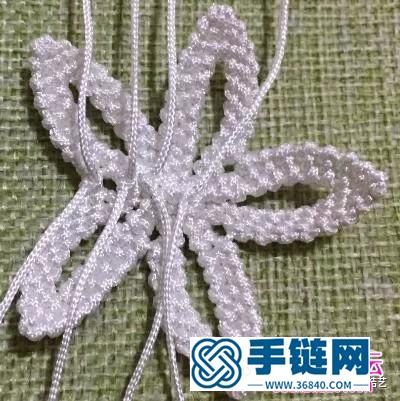 中國結飾品生如夏花胸針的編制教程