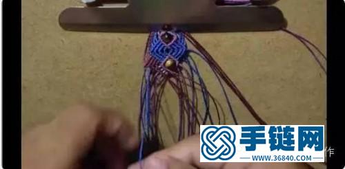 三色簡約蠟線手繩的詳細制作步驟圖