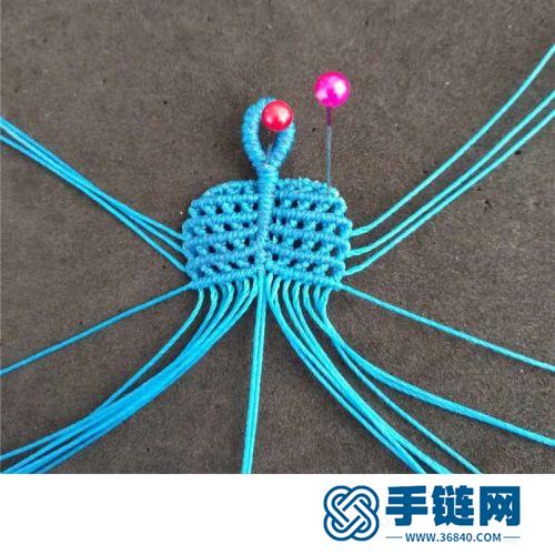 中國結(jié)圓臘樹葉小掛飾的詳細(xì)編制方法