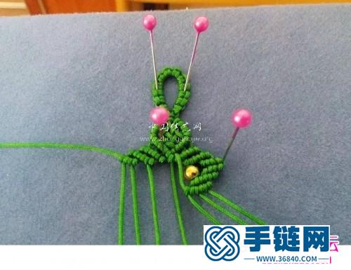 繩編玉線串珠清新花瓣形手鏈的詳細編制圖解