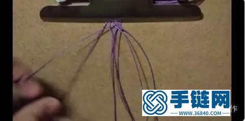 三色簡約蠟線手繩的詳細制作步驟圖