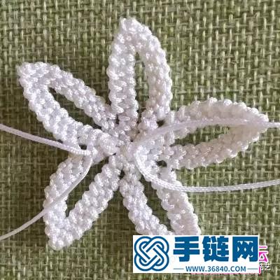 中國結飾品生如夏花胸針的編制教程