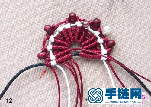 蠟繩、木珠編織制作的扇形掛飾