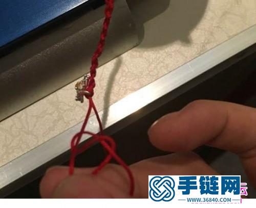 繩編雛菊和小紅繩相結(jié)合的手鏈圖解