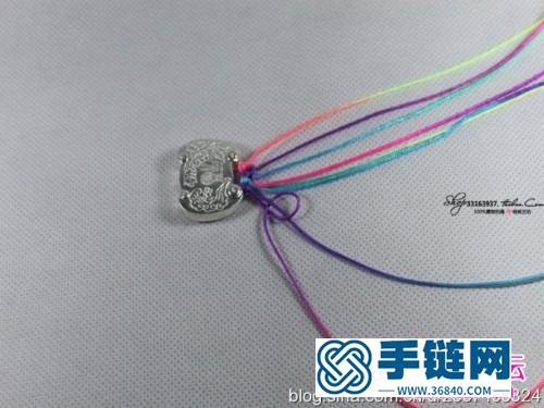 七彩繩編銀鎖項鏈的方法