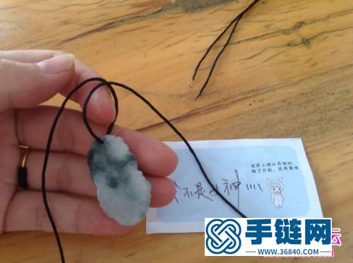 中國結編織玉石掛件的方法