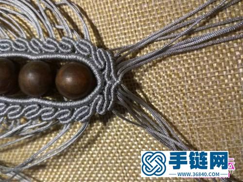 繩和木珠編制連中三元掛飾的方法