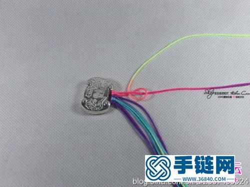 七彩繩編銀鎖項鏈的方法