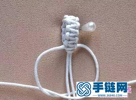 中國結編織鏤空蕾絲鉆石菱形掛件圖解
