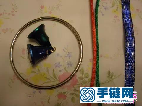 中國(guó)結(jié)制作的圣誕花環(huán)和拐棍糖手機(jī)鏈教程