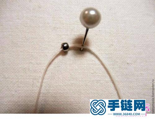 中國結(jié)白色耳墜的制作方法