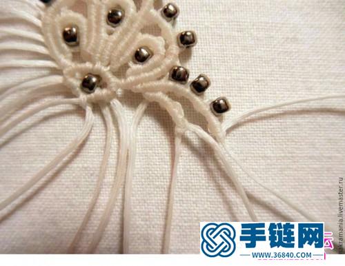 中國結(jié)白色耳墜的制作方法
