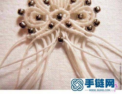 中國結(jié)白色耳墜的制作方法