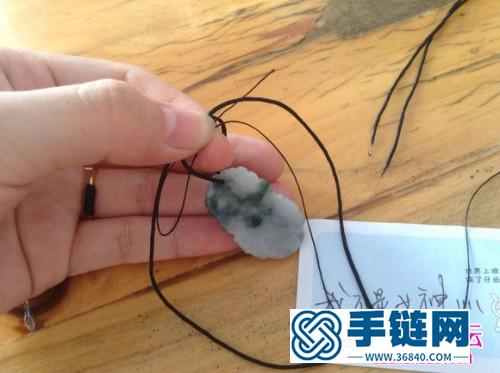 中國結編織玉石掛件的方法