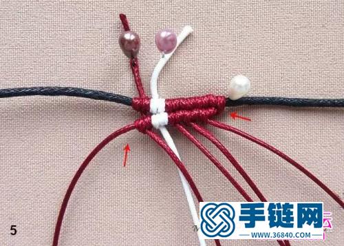 蠟繩、木珠編織制作的扇形掛飾