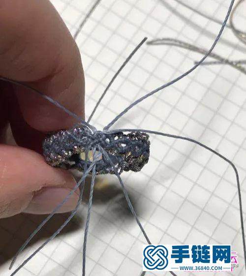 繩遍灰色蕾絲指環(huán)的詳細制作圖解