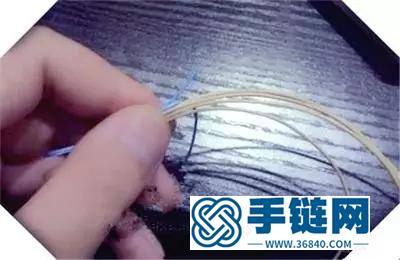 彩珠兒童手鏈的制作方法