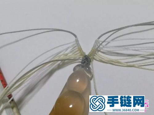 編繩銀翼清風(fēng)瑪瑙豆子吊墜的詳細(xì)編制圖解