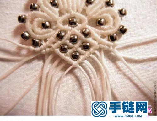 中國結(jié)白色耳墜的制作方法