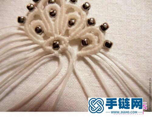 中國結(jié)白色耳墜的制作方法