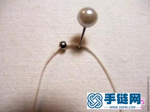 中國結編織純白串珠耳墜教程