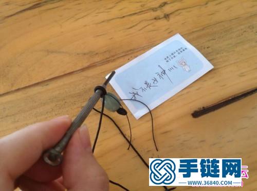 中國結編織玉石掛件的方法