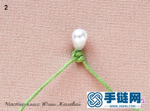 繩和串珠編綠色和白色耳環的方法