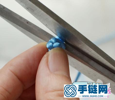 中國結紐扣結變身花苞手鏈的詳細制作教程