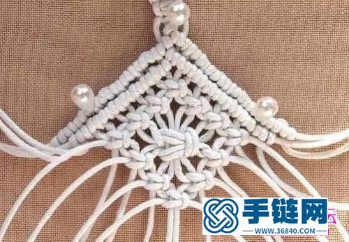 中國結編織鏤空蕾絲鉆石菱形掛件圖解