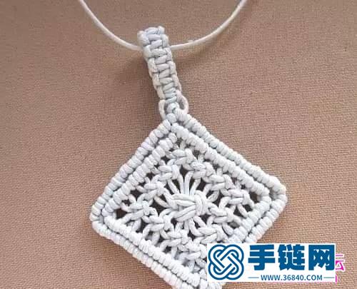 中國結編織鏤空蕾絲鉆石菱形掛件圖解
