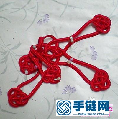 中國結(jié)編結(jié)制作的五福胸花教程步驟