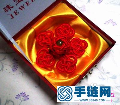 中國結(jié)編結(jié)制作的五福胸花教程步驟