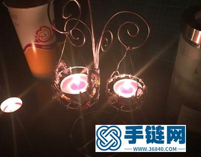 用鋁線手編精美鋁線的燭臺架 