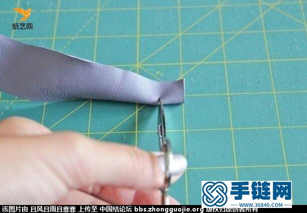 從其他網站上看到的一款皮質手鏈，英倫風，發給大家一起學習吧，感謝折藝網原創