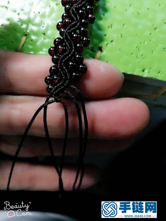 一款簡單的石榴石手鏈