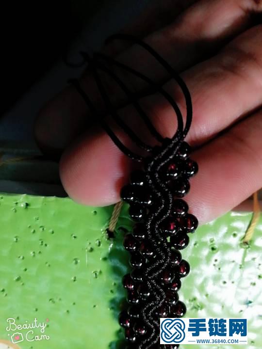 一款簡單的石榴石手鏈
