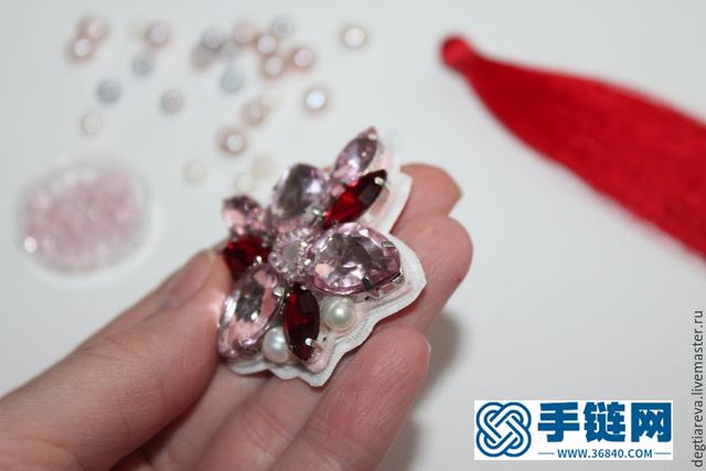 手工diy：教你做一款流蘇帶鉆吊墜教程