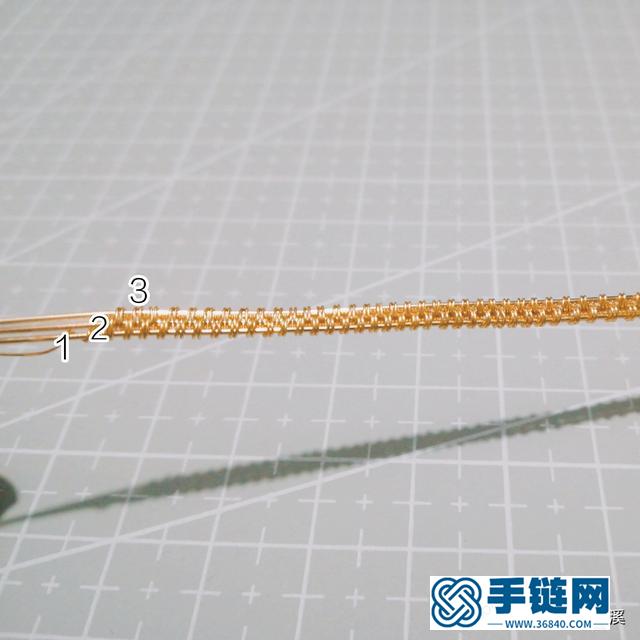 看似復(fù)雜的珍珠繞線吊墜其實(shí)很簡(jiǎn)單