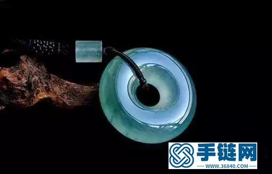 最親民的平安扣，做掛墜應(yīng)該如何搭配？不同用途有不同講究