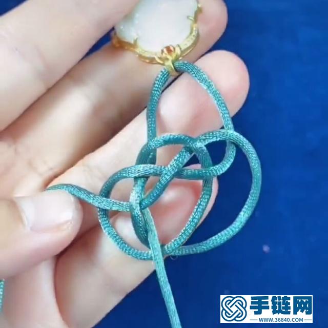 吊墜上面漂亮的紐扣結，原來是這么打的，趕緊收藏起來，太實用了
