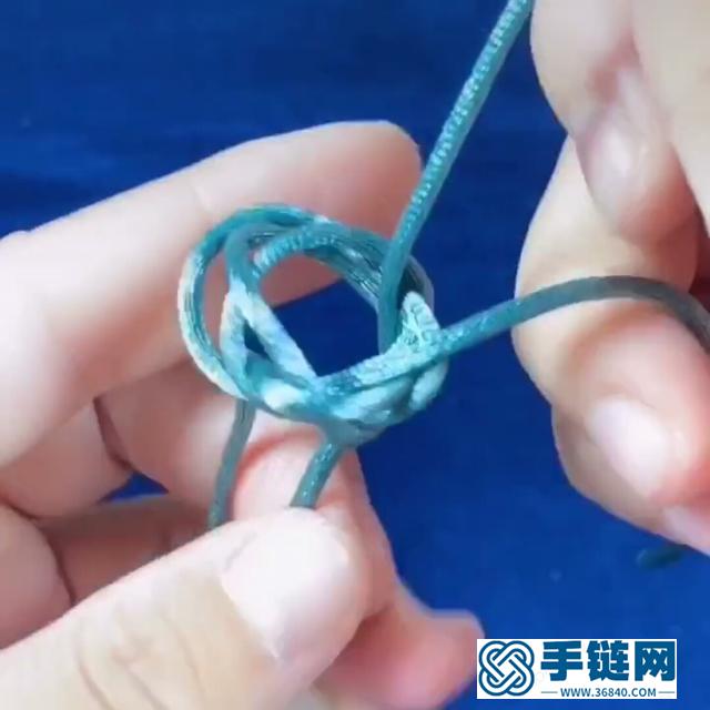 吊墜上面漂亮的紐扣結，原來是這么打的，趕緊收藏起來，太實用了